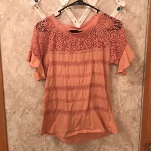 Hannah blouse with ruffle sleeves and lace